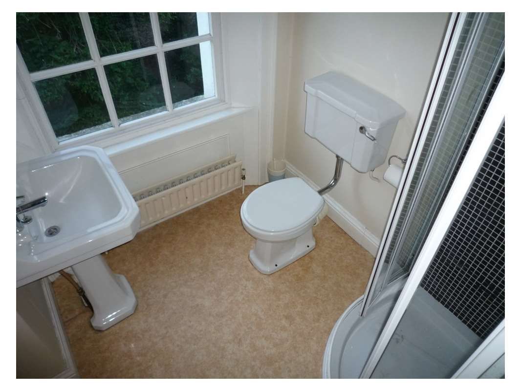 Master En Suite Before